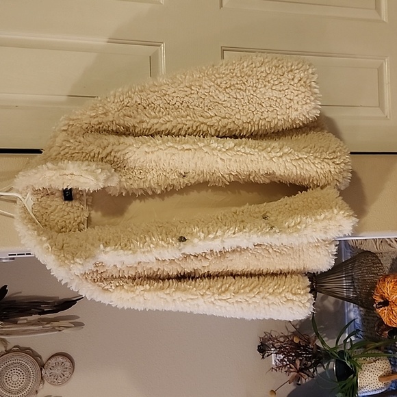 Faux fur coat. Silk lined. Snap closure down front of coat. High neck. Pockets. - Picture 3 of 5